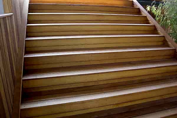 İroko -İreko- Cafe Ahşap Merdiven