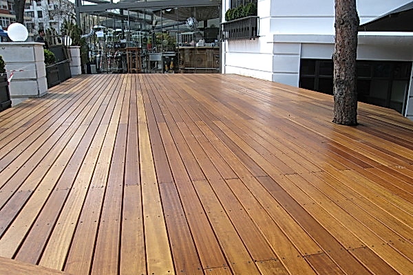 İroko -ireko- Cafe Zemin Deck Kaplama